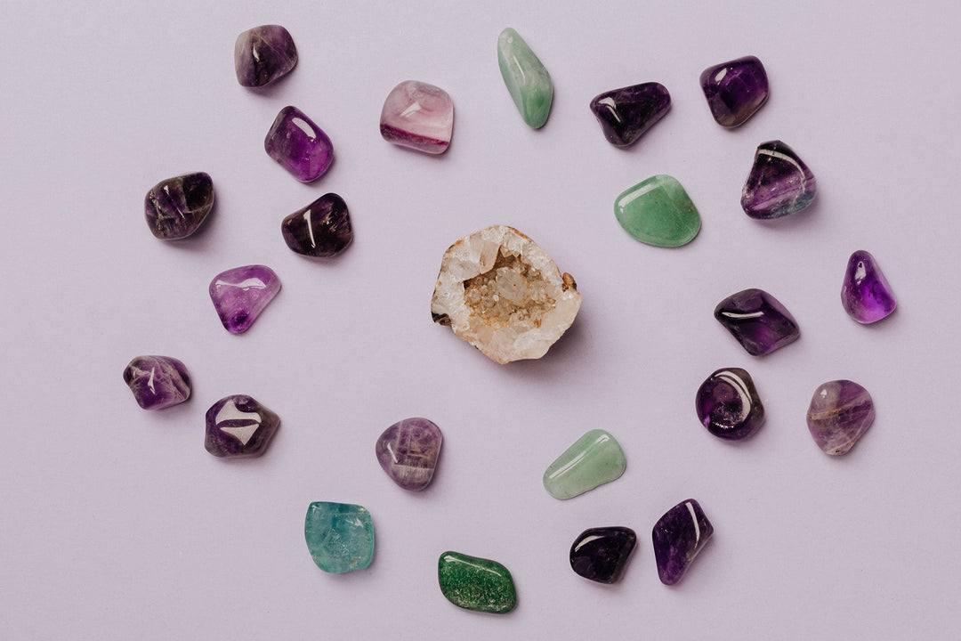 Les vertus de la petite perle d'Energie devant les Tours d'oreilles de la Collection Swarovski®