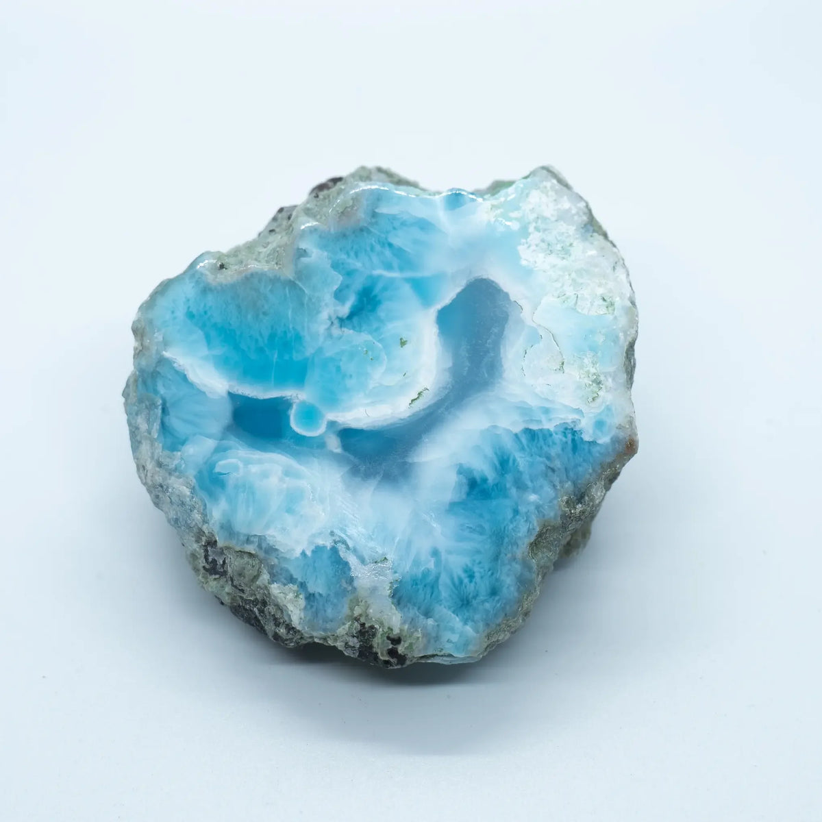 Pierres Larimar brutes et taillées