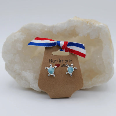 Paire de boucles d'oreilles en Larimar de couleur bleu et argent 925. Bijou artisanal fait en République Dominicaine.