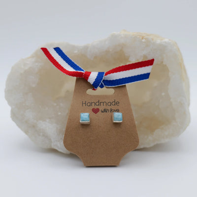 Boucles d'oreilles en argent 925 avec une pierre de Larimar carré, fait à la main en République Dominicaine. 