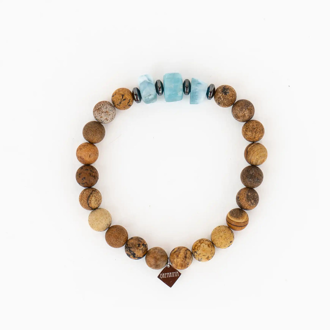 Photo d'un bracelet en Jaspe paysage avec trois fragments de Larimar de République Dominicaine de couleur bleu. Bijou avec des pierres naturelles fait à la main.