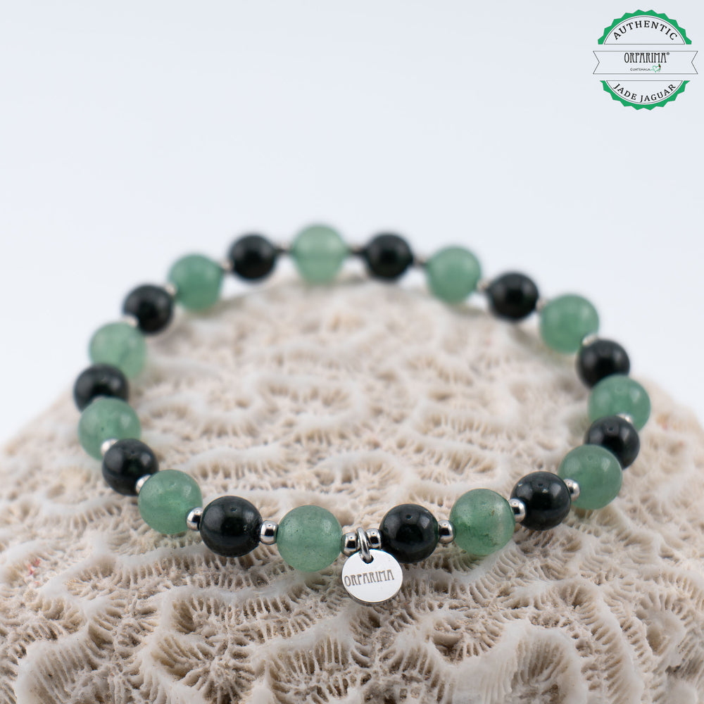 Perles de Jade Jaguar et d'Aventurine Verte séparées par des petites perles intercalaires en acier inoxydable 316L et montées sur un fil élastique.