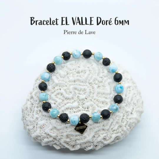 Bracelet en pierre de lave et en perles de Larimar, séparées par des petites perles en acier inoxydable 316L de couleur dorée. Les perles de Larimar et de pierre de lave sont d&