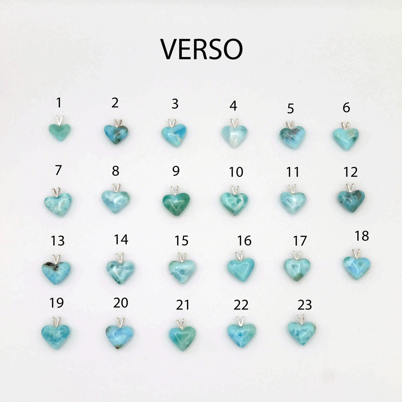 Face verso de plusieurs pendentifs en Larimar bleu de République Dominicaine. Pierre naturelle taillée à la main, bijou fabriqué de façon artisanale.