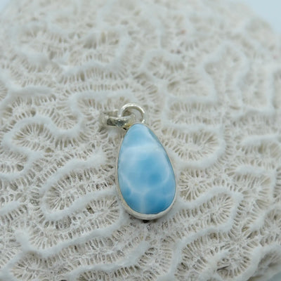 Magnifique cabochon en Larimar. Cabochon taillé à la main de couleur bleu unique. Bijou de créateur.