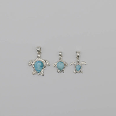 Colliers tortues de 3 tailles différentes, bijoux en argent 925 avec chacun une pierre de Larimar de République Dominicaine. 