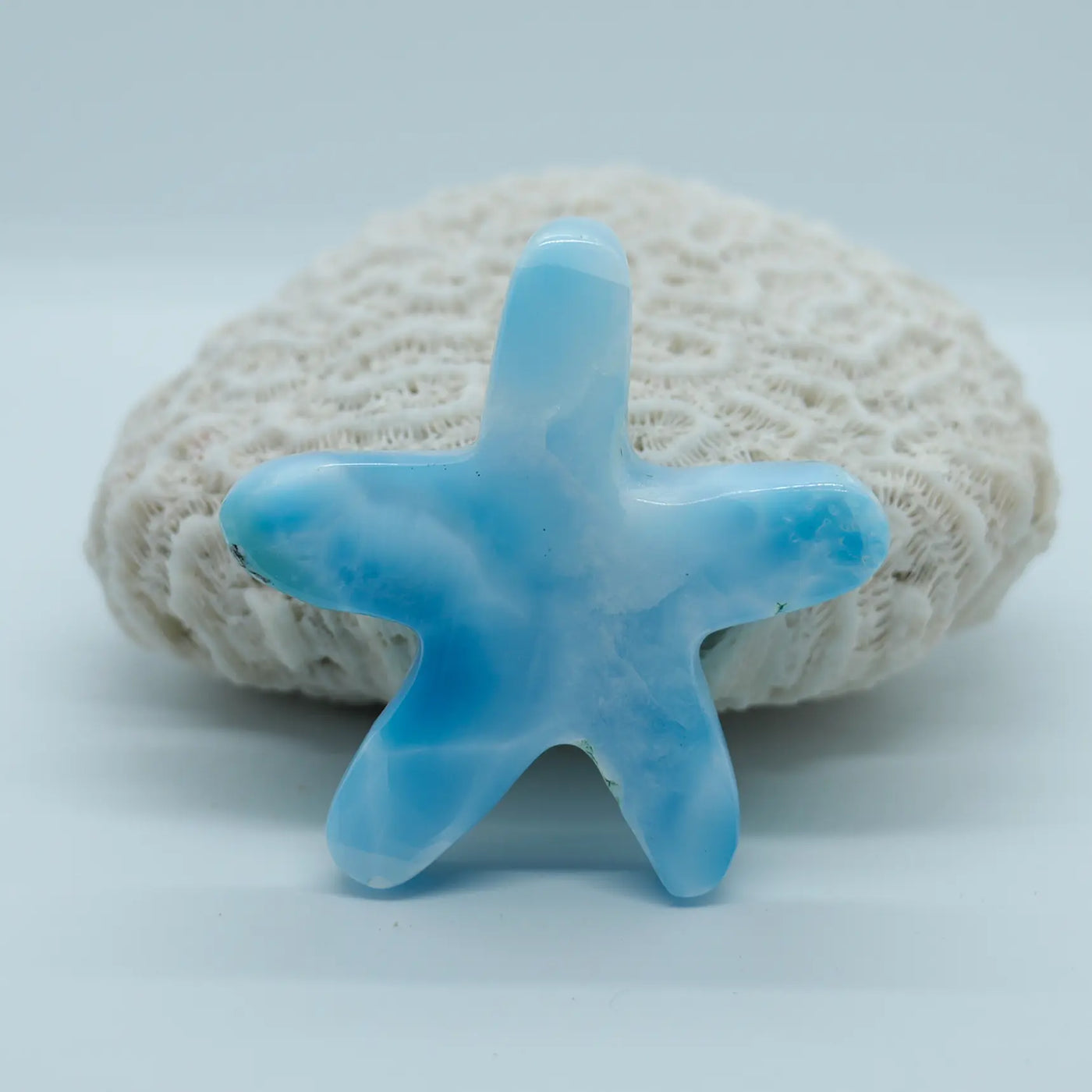 Étoile à 5 branches en Larimar de République Dominicaine. Pièce taillée à la main de façon artisanal.