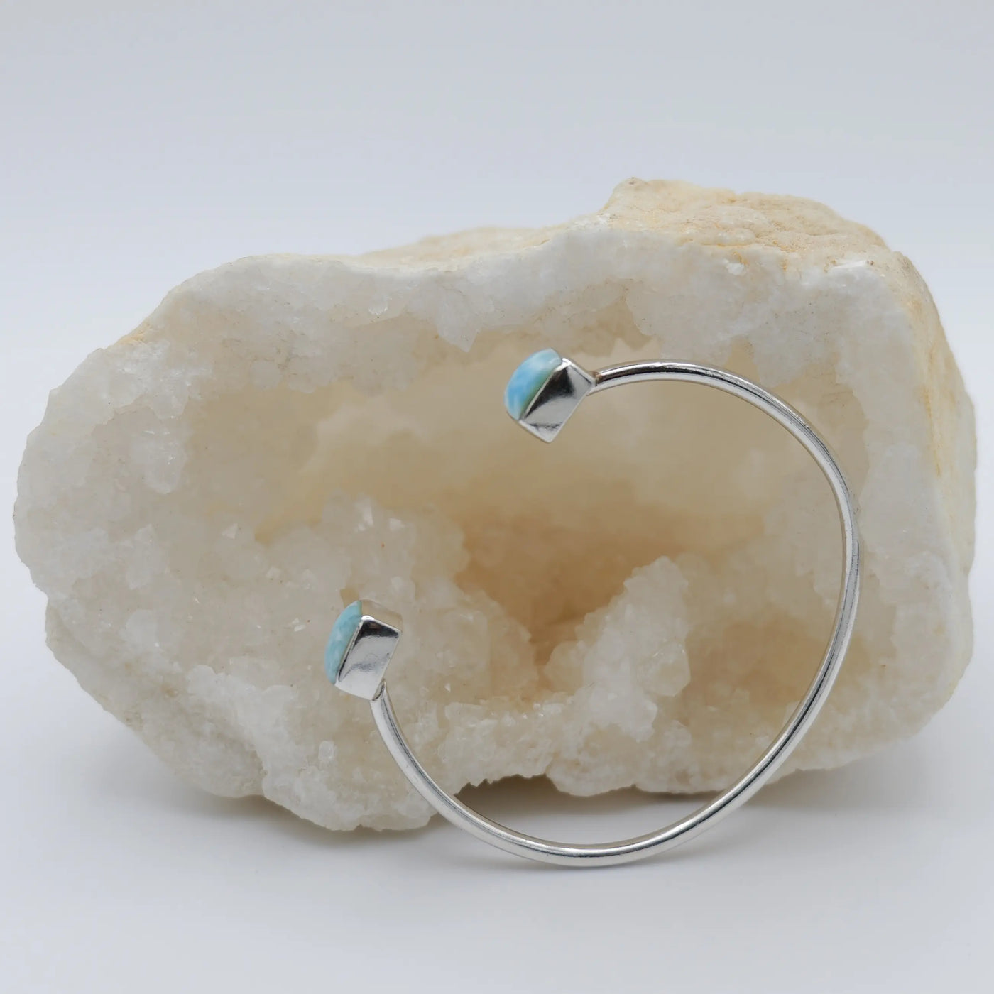 Jonc en argent 925 de côté avec deux cabochons carrés en Larimar de République Dominicaine