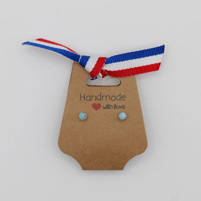 Puces d'oreilles en Larimar faites à la main en République Dominicaine. Boucles d'oreilles en argent 925 et Larimar naturel.