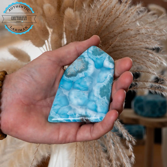 pierre de soin faite en Larimar, taillé artisanalement en République Dominicaine. Larimar incroyable d&