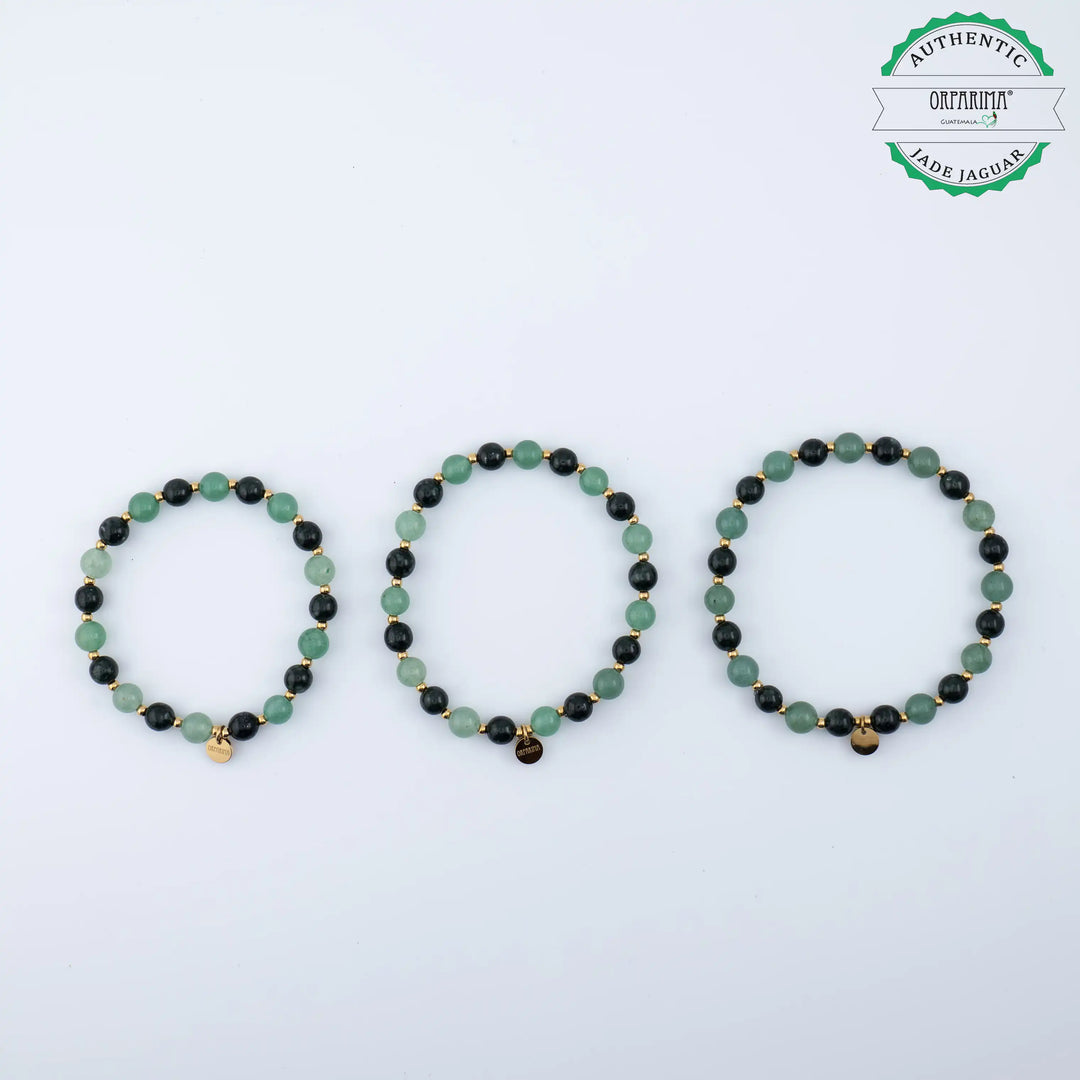 Trois bracelets de trois tailles différentes faits à la main avec des perles de 6mm en Aventurine et en Jade Jaguar.