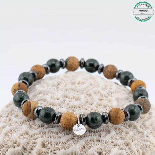 Bracelet en fil élastique avec sa breloque Orparima avec une alternance de perles de 8mm en Jade Jaguar Maya du Guatemala et en Jaspe paysage. Bracelet fabriqué artisanalement en République Dominicaine.
