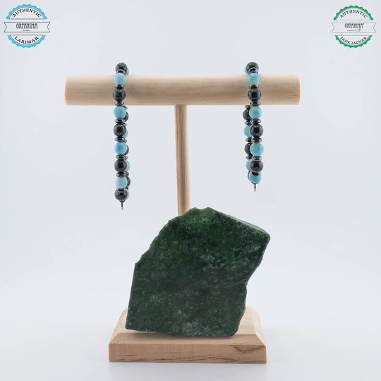 magnifiques bracelets avec une alternance de perles de 8mm de Larimar et de Jade Jaguar séparées par des intercalaires en hématite. Bijoux fait à la main.