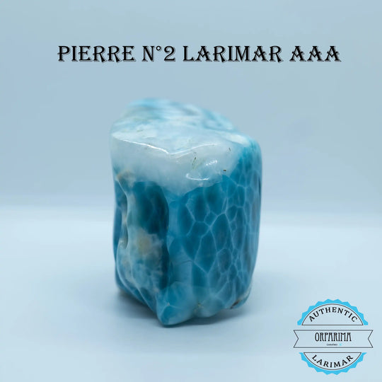 Bloc de Larimar de République Dominicaine de couleur bleu avec la présence de zone blanche et un maillage de blanc. Pierre naturelle incroyable pour collectionneurs, qualité triple A.