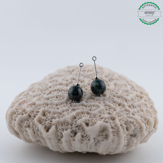 Paire de perles naturelles de Jade Jaguar Maya, pierre verte foncée mouchetée d&
