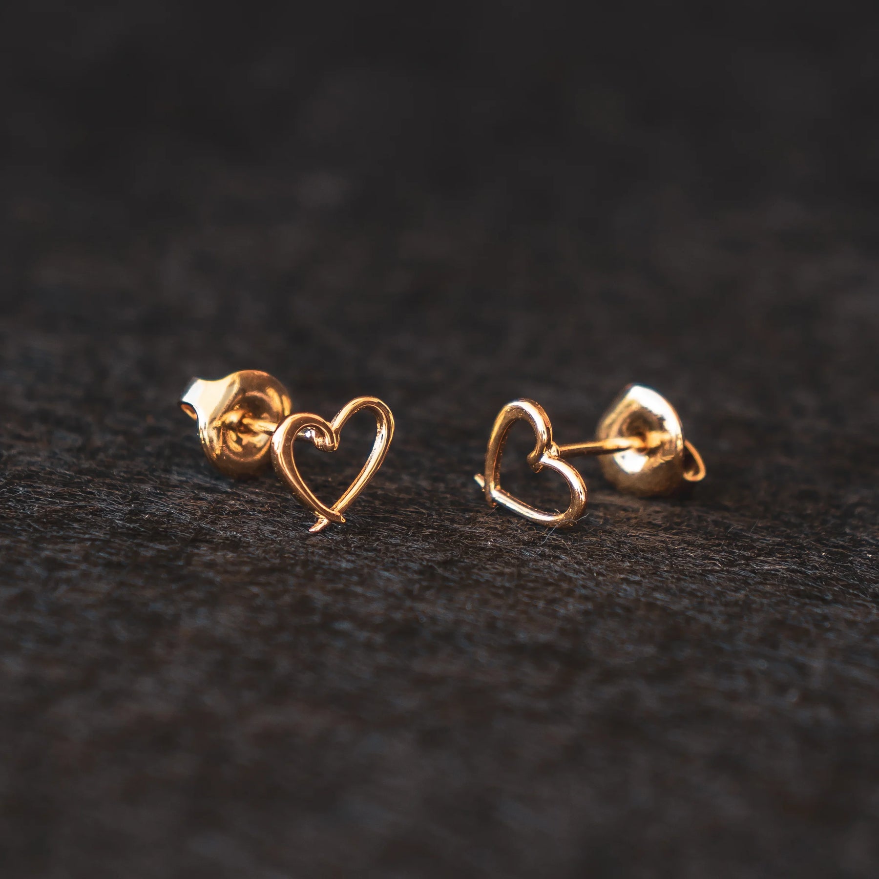 Boucles D'oreilles Puces En Forme De Cœur - Plaqué Or 18 Carats (750/000) - Neuf Avec étiquettes
